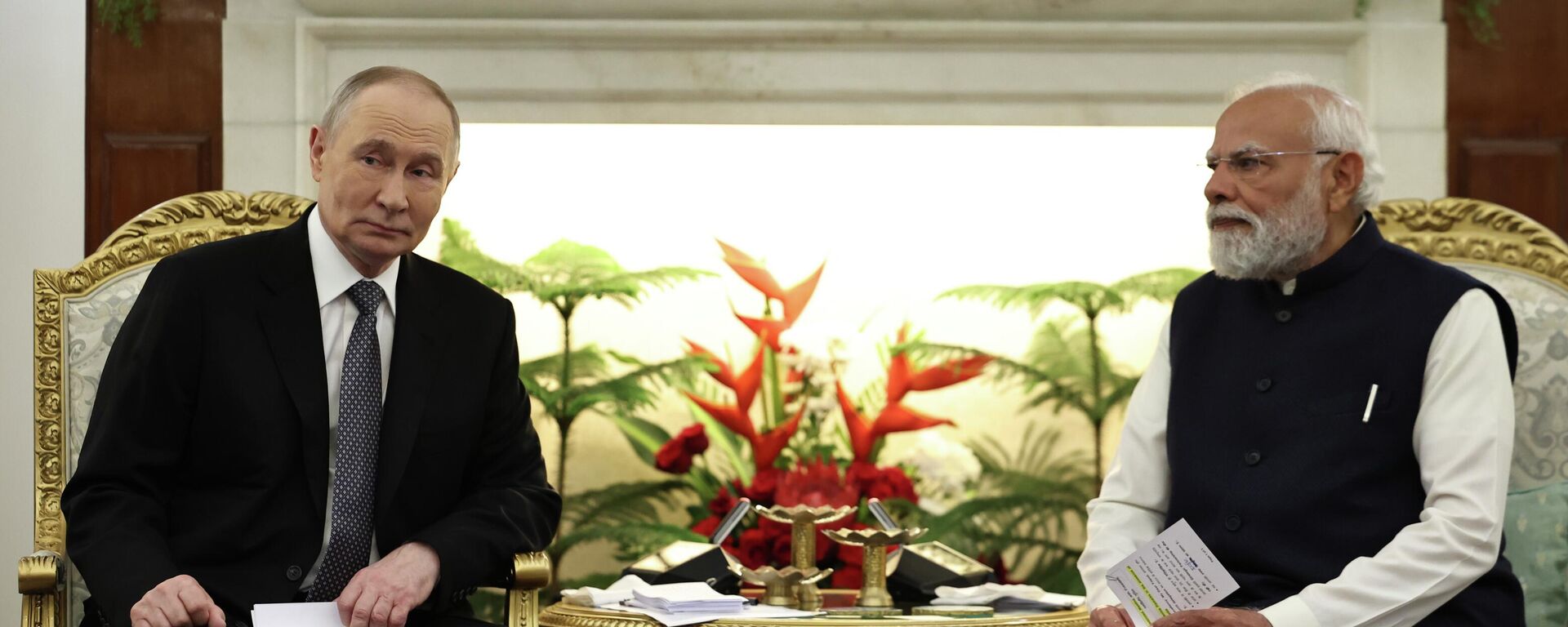 Россия президенти Владимир Путин менен Индиянын премьер-министри Нарендра Моди  - Sputnik Кыргызстан, 1920, 05.12.2025