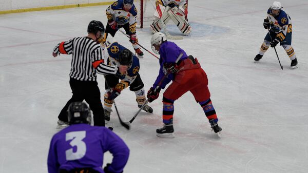 Бишкекте хоккей боюнча эл аралыкЖеңиш кубогу турнири башталды. Видео - Sputnik Кыргызстан