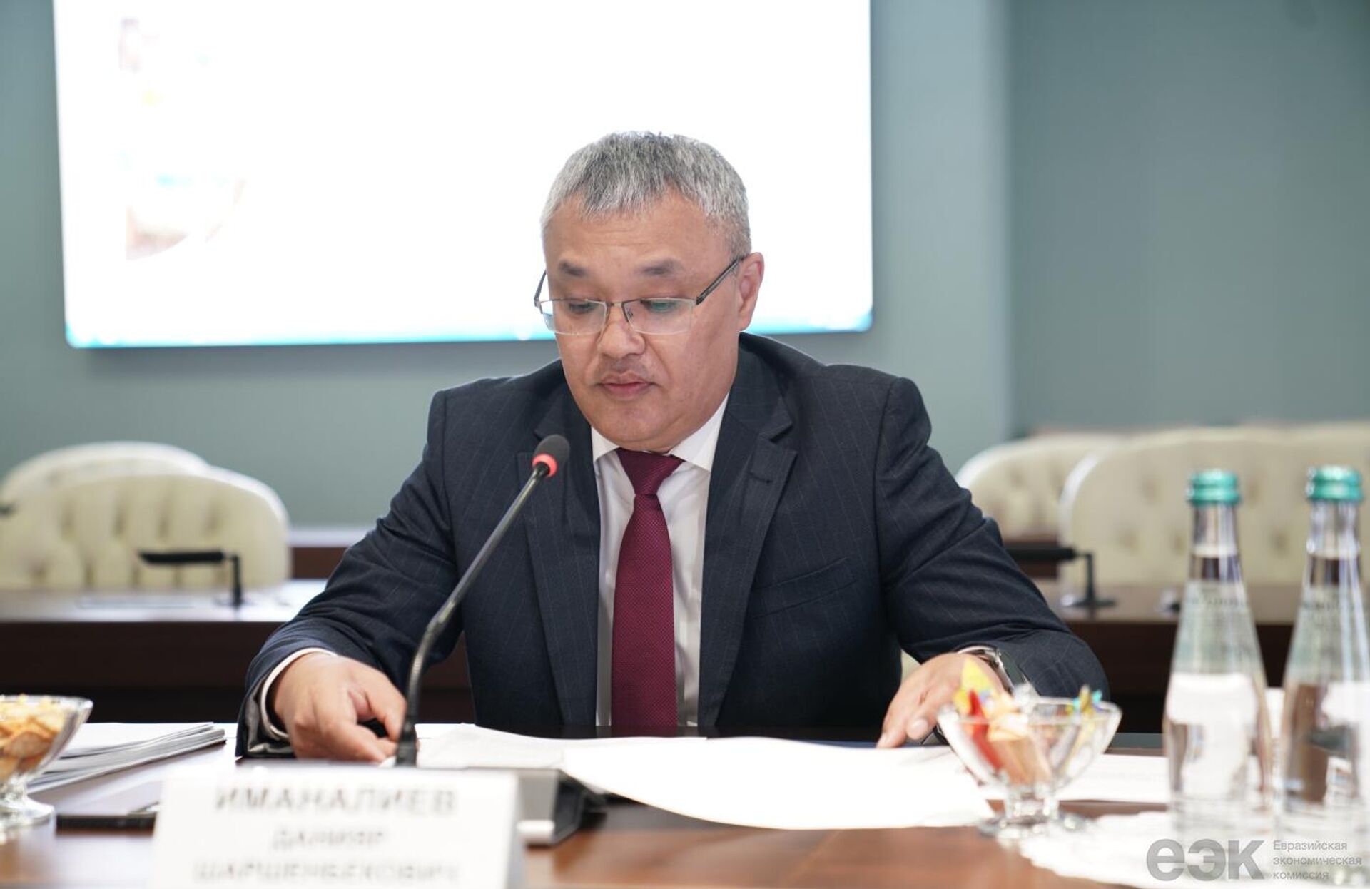 Совещание уполномоченными органами под председательством министра ЕЭК - Sputnik Кыргызстан, 1920, 05.12.2025