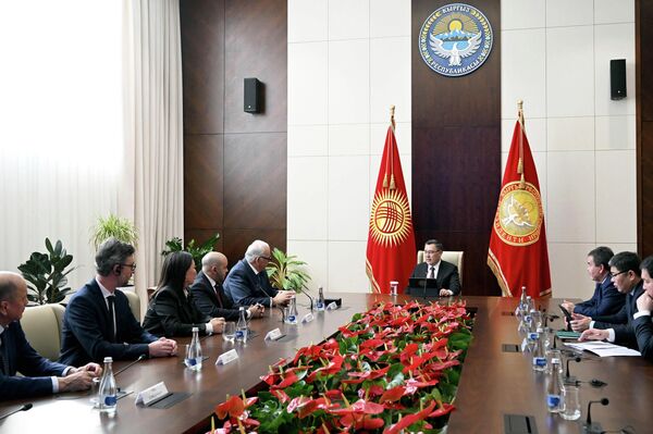 Президент Садыр Жапаров принял главу Объединенного мира борьбы (UWW) Ненада Лаловича и президента Объединенного мира борьбы Азии (UWWA) Мохаммеда Аль-Авамлеха - Sputnik Кыргызстан