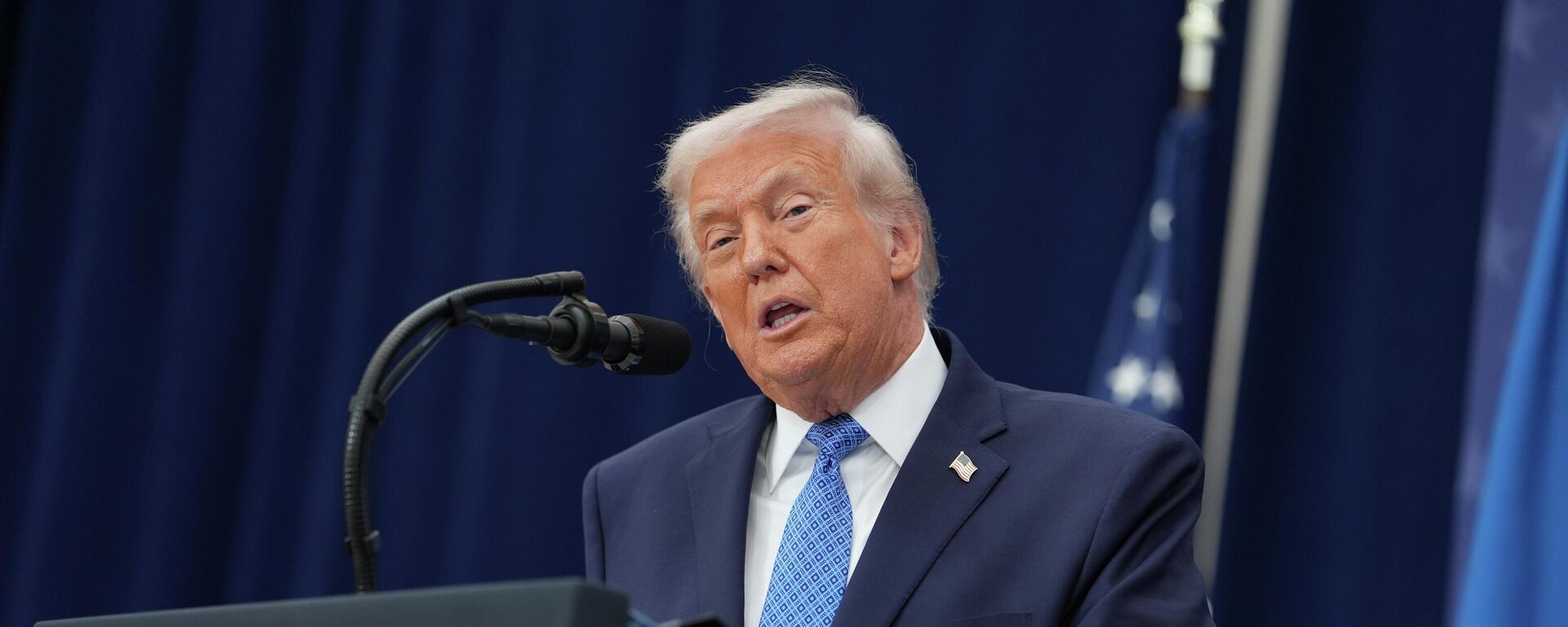 Президент США Дональд Трамп - Sputnik Кыргызстан, 1920, 08.12.2025