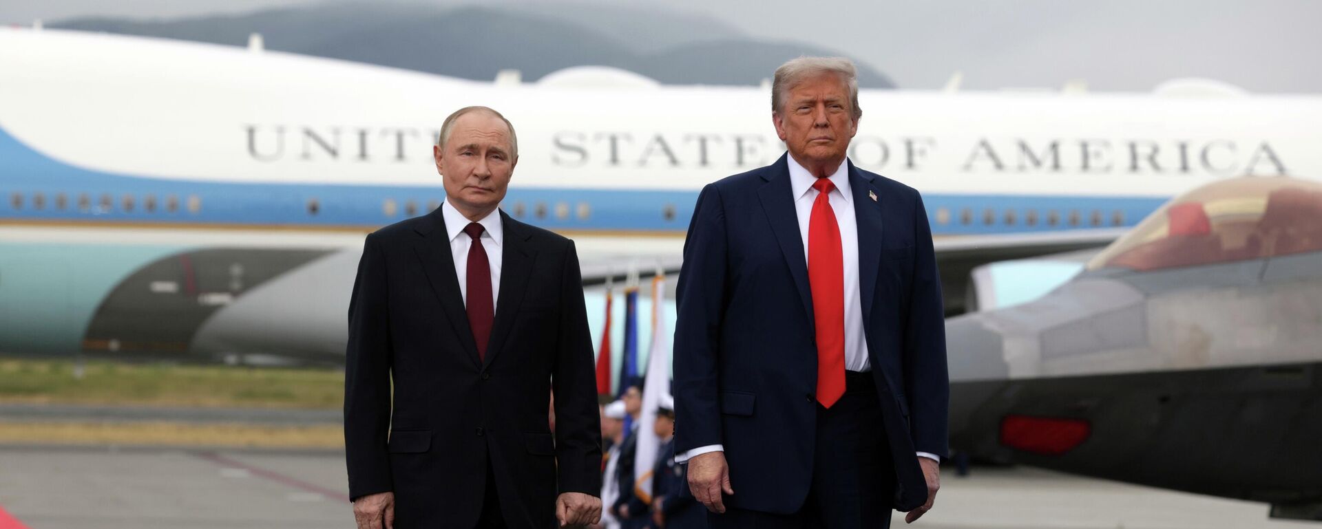 Россиянын президенти Владимир Путин жана АКШнын президенти Дональд Трамп Аляскада. Архив - Sputnik Кыргызстан, 1920, 08.12.2025