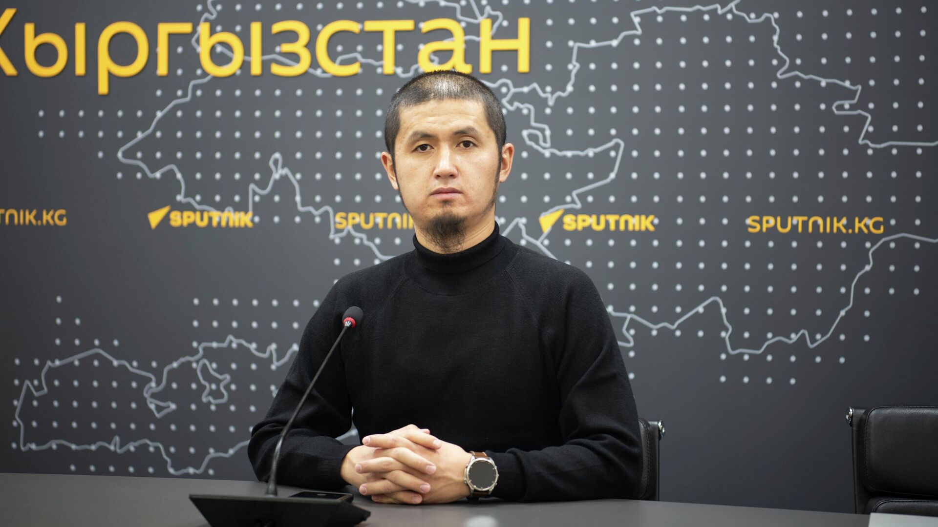 Капсулалык үйлөрдү курган жергиликтүү компаниянын негиздөөчү Нурсултан Азимов Капсулалык үйлөрдү курган жергиликтүү компаниянын негиздөөчү Нурсултан Азимов - Sputnik Кыргызстан, 1920, 08.12.2025