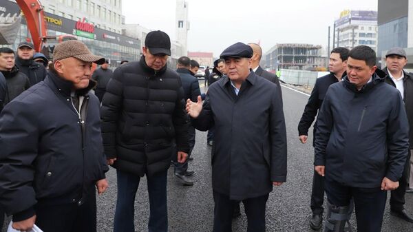 Председатель ГКНБ ознакомился с ходом строительных работ в центральной части Бишкека - Sputnik Кыргызстан