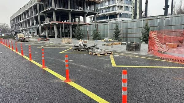 Председатель ГКНБ ознакомился с ходом строительных работ в центральной части Бишкека Председатель ГКНБ ознакомился с ходом строительных работ в центральной части Бишкека - Sputnik Кыргызстан