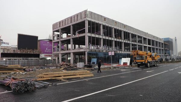 Председатель ГКНБ ознакомился с ходом строительных работ возле ЦУМа в Бишкеке - Sputnik Кыргызстан