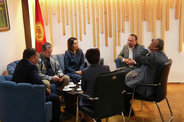 Планируются реализация совместных образовательных и культурных проектов, проведение тренингов, лекций и практических мероприятий, направленных на повышение профессиональных компетенций молодежи - Sputnik Кыргызстан