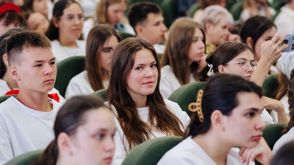 Международный конкурс научно-исследовательских работ молодых ученых имени академика Костомарова - Sputnik Кыргызстан