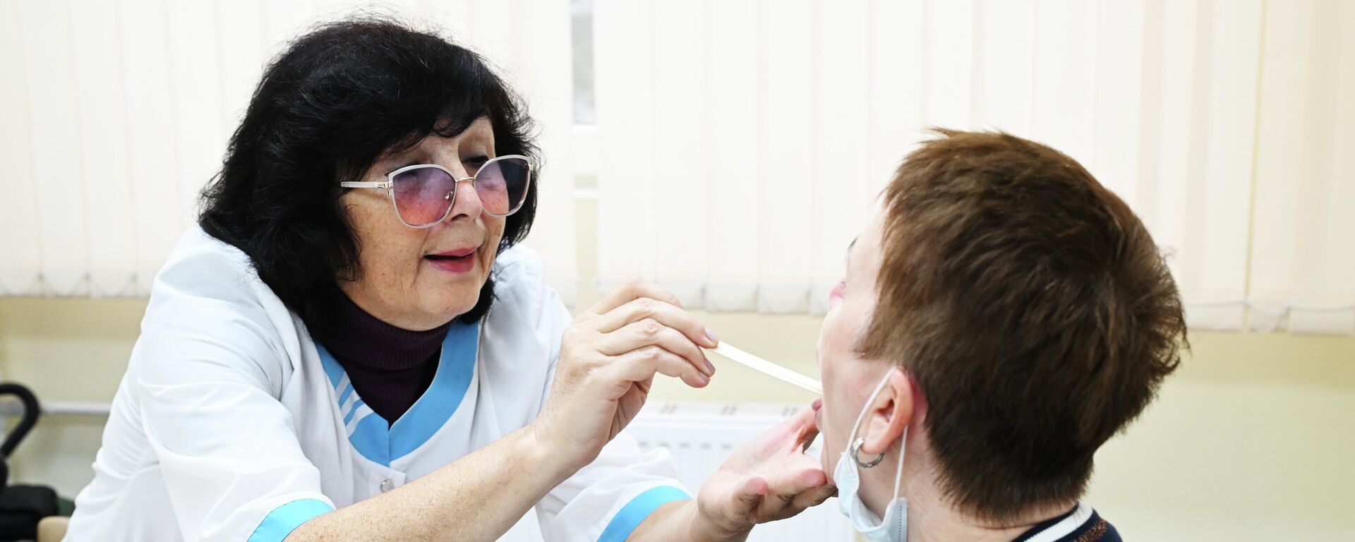 Женщина на приеме у врача. Архивное фото - Sputnik Кыргызстан, 1920, 09.12.2025