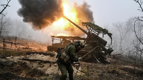 Боевая работа артиллерийского расчета САУ Гиацинт-С в зоне СВО - Sputnik Кыргызстан
