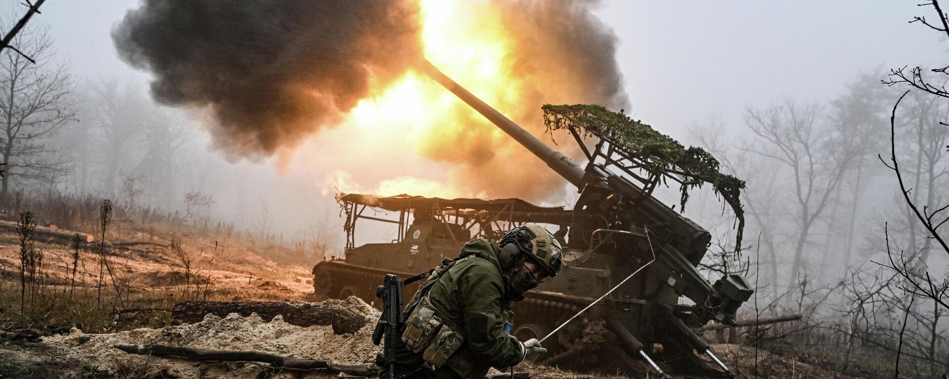 Боевая работа артиллерийского расчета САУ Гиацинт-С в зоне СВО - Sputnik Кыргызстан, 1920, 10.12.2025