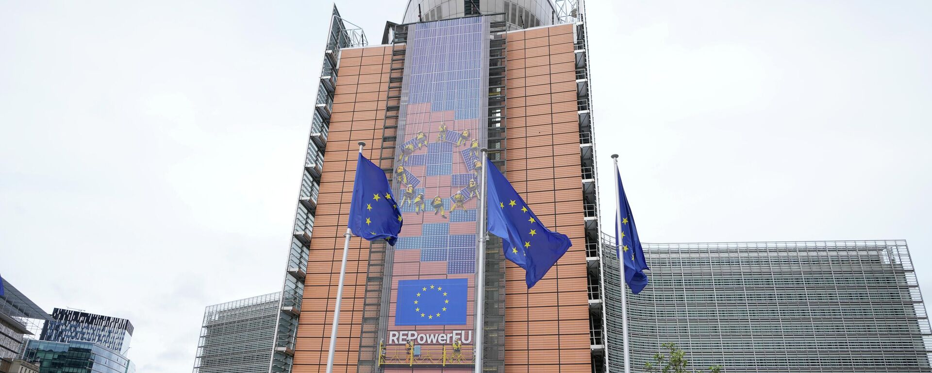 Штаб-квартира Европейской Комиссии в Брюсселе. Архивное фото - Sputnik Кыргызстан, 1920, 10.12.2025