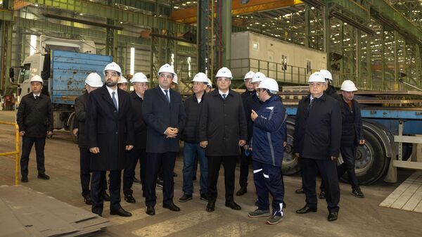. Делегация Кыргызстана во главе с зампредом кабмина Бакытом Торобаевым побывала на Бакинском судостроительном заводе - Sputnik Кыргызстан