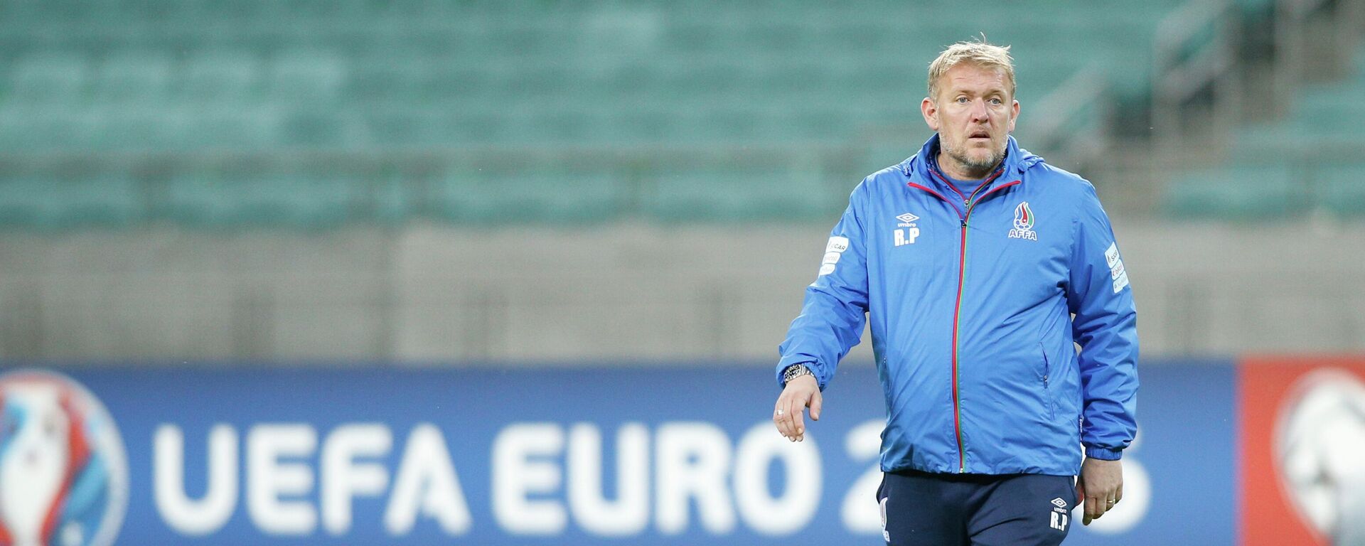 Главный тренер сборной Кыргызстана Роберт Просинечки. Архивное фото - Sputnik Кыргызстан, 1920, 11.12.2025