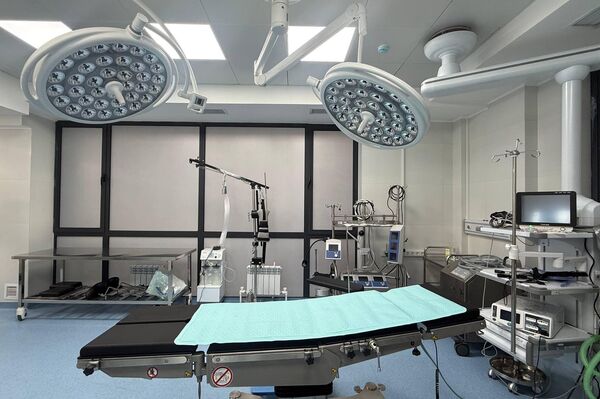 В Бишкеке официально открыли многопрофильный лечебно-диагностический центр, строительство и оснащение которого были профинансированы Российско-Кыргызским фондом развития - Sputnik Кыргызстан