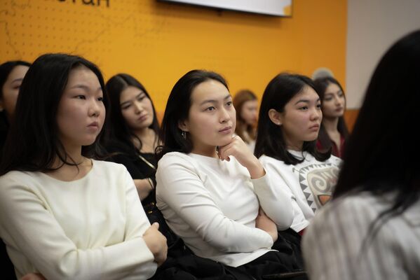 Мастер-класс посетили студенты КРСУ, пресс-секретари госорганов и фотографы-фрилансеры - Sputnik Кыргызстан