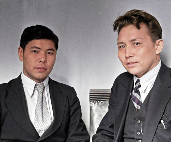 Поэзиянын эки жоокери. Алыкул Осмонов жана Аалы Токомбаев (сүрөт заманбап технология менен жаңыртылды). - Sputnik Кыргызстан