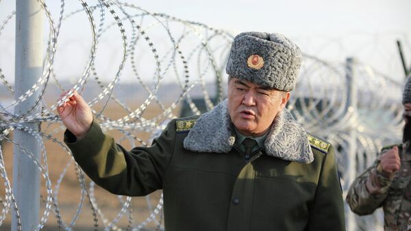 Рабочая поездка Камчыбека Ташиева в район стыка границ Кыргызстана, Узбекистана и Таджикистана - Sputnik Кыргызстан