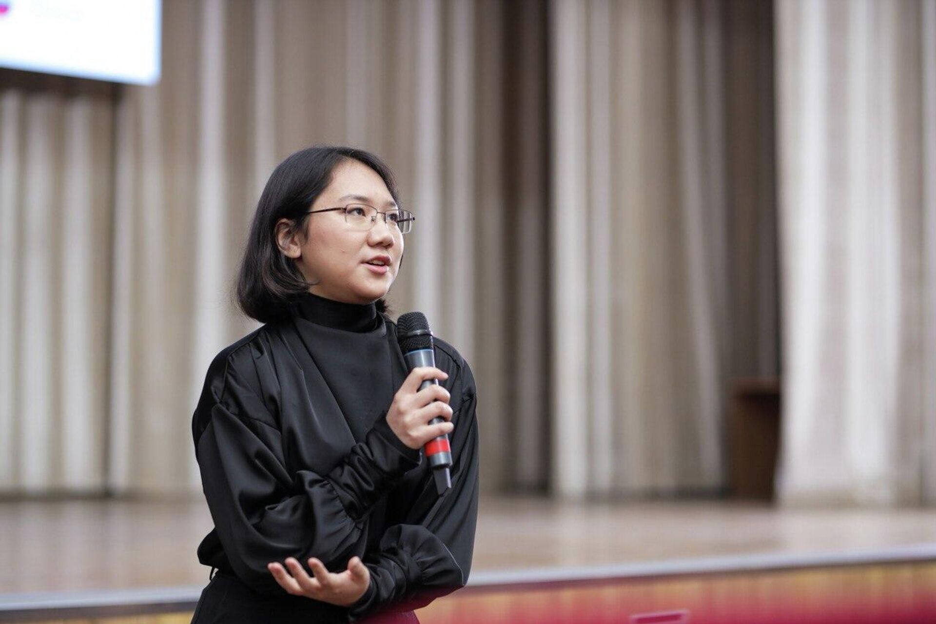 Спецпоказ фильма Оливера Стоуна Атом в Бишкеке Спецпоказ фильма Оливера Стоуна Атом в Бишкеке - Sputnik Кыргызстан, 1920, 13.12.2025