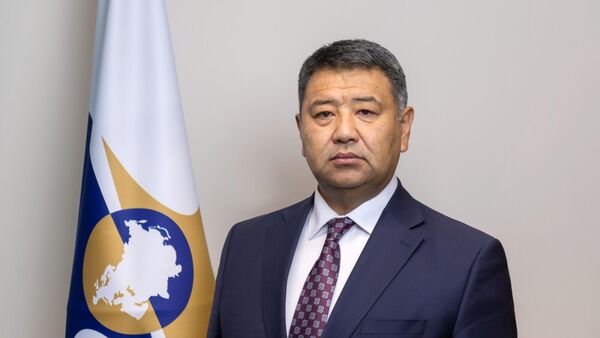 Бажы кызматынын мурдагы төрагасы Cамат Исабеков ЕАЭБде жаңы кызмат алды - Sputnik Кыргызстан