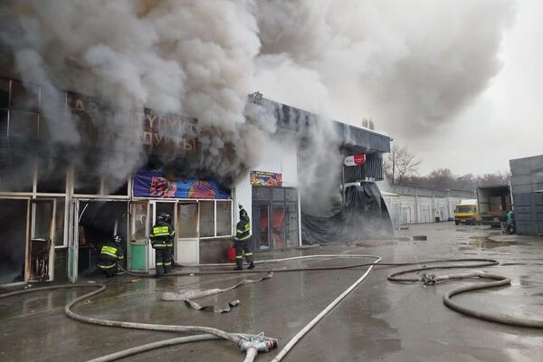 К тушению огня были привлечены 8 пожарных расчетов - Sputnik Кыргызстан