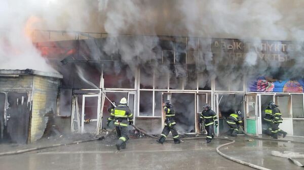 Азиз базарындагы өрт - Sputnik Кыргызстан