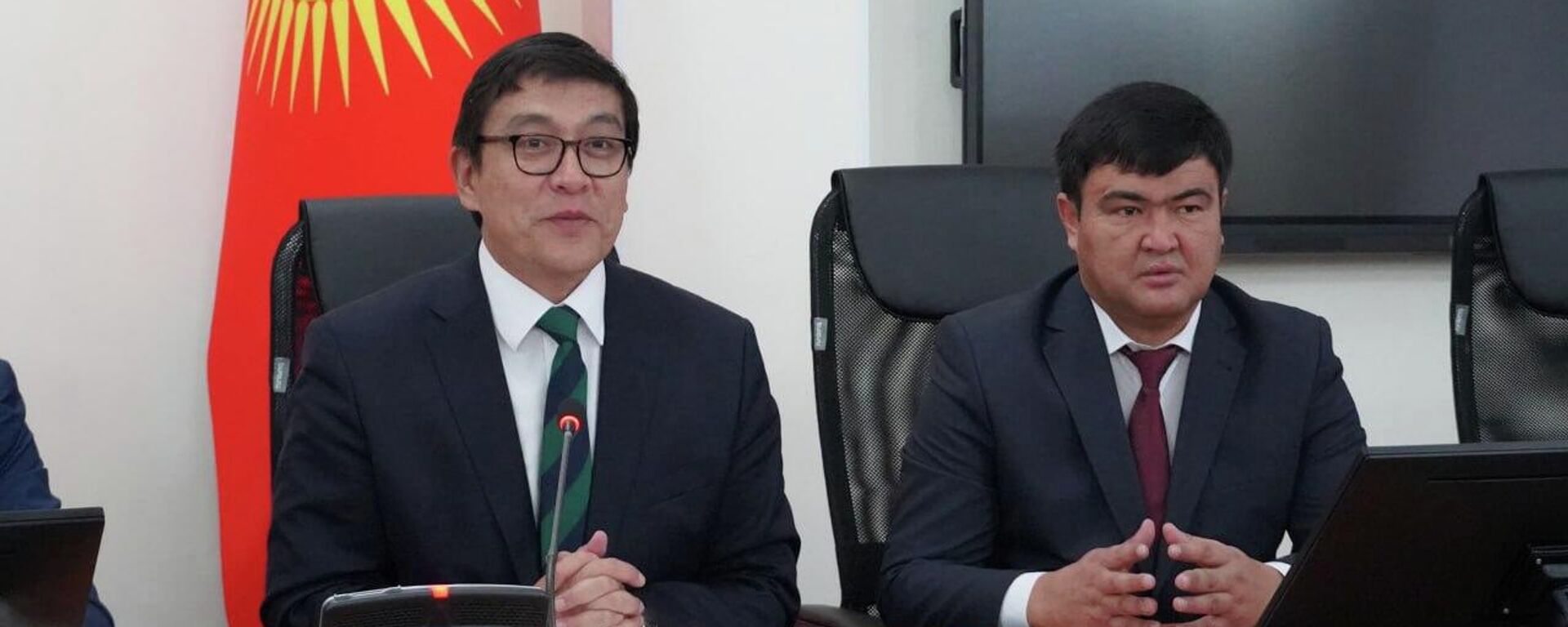 Представление коллективу Минздрава заместителей министра здравоохранения Представление коллективу Минздрава заместителей министра здравоохранения - Sputnik Кыргызстан, 1920, 15.12.2025