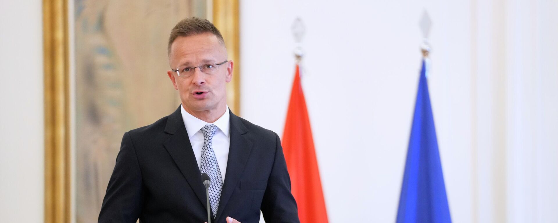 Министр иностранных дел Венгрии Петер Сийярто  - Sputnik Кыргызстан, 1920, 15.12.2025