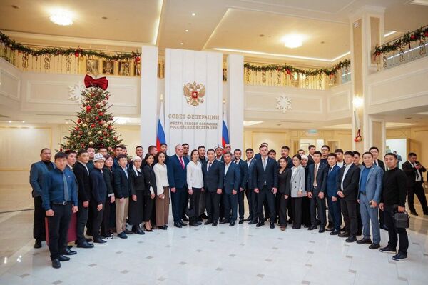 Депутаты городских кенешей Кыргызстана предложили разработать национальный проект &quot;Айтматовская карта&quot; (по аналогии с российским &quot;Менделеевская карта&quot;) для поддержки талантливой молодежи - Sputnik Кыргызстан