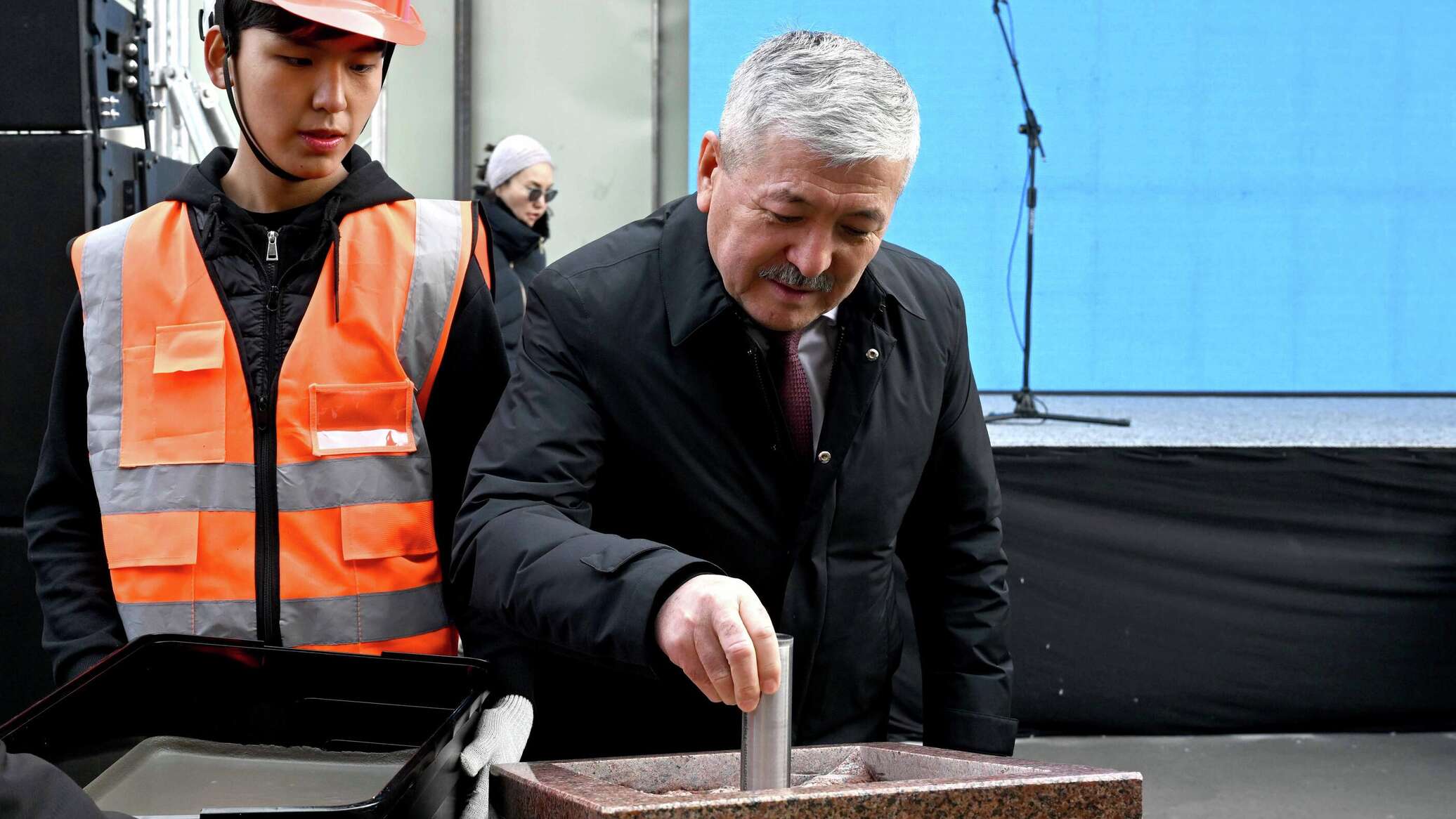 В Бишкеке построят ипотечные дома от 23 до 34 этажей — Касымалиев заложил капсулу