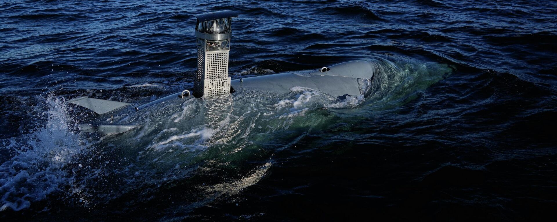 Автономный подводный аппарат. Архивное фото - Sputnik Кыргызстан, 1920, 16.12.2025