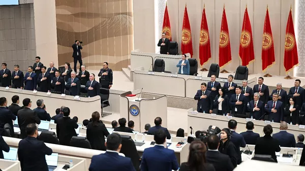 Жогорку Кеңештин VIII чакырылышынын алгачкы жыйыны  - Sputnik Кыргызстан