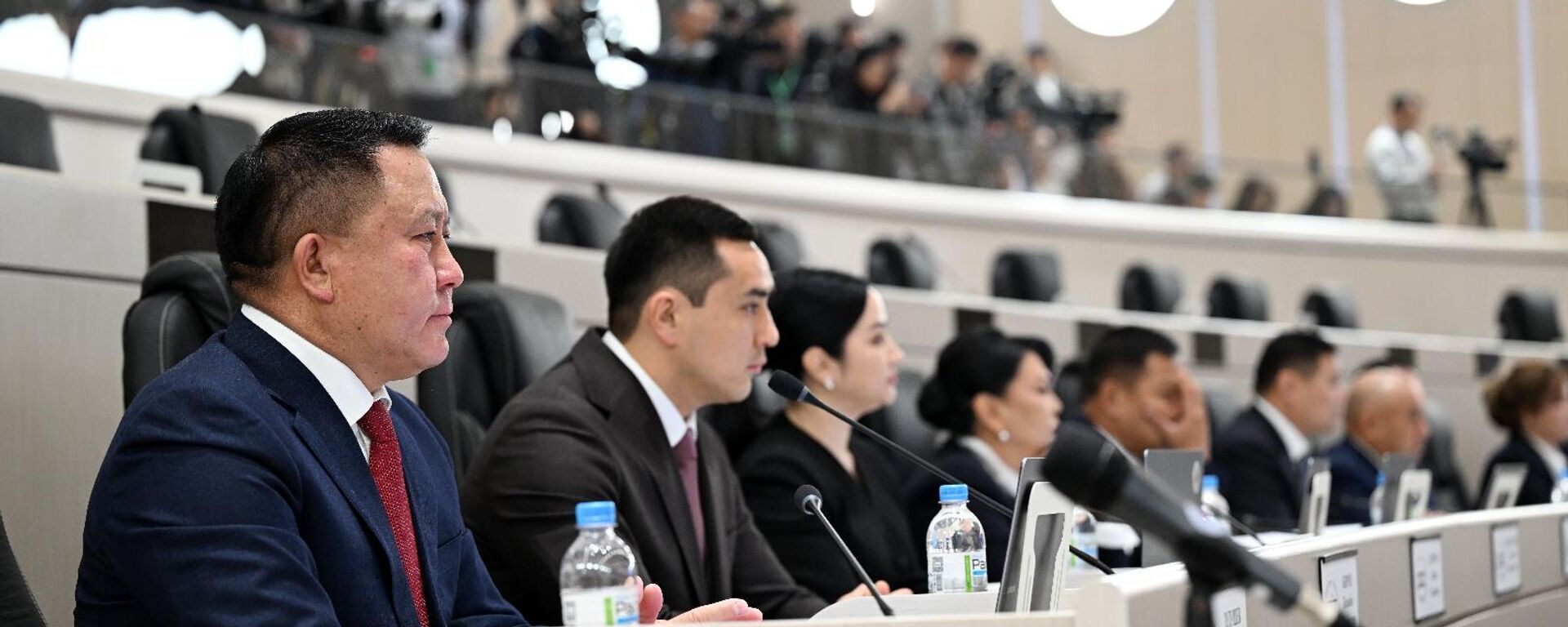 Торжественное открытие первого заседания депутатов VIII созыва Жогорку Кенеша - Sputnik Кыргызстан, 1920, 18.02.2026