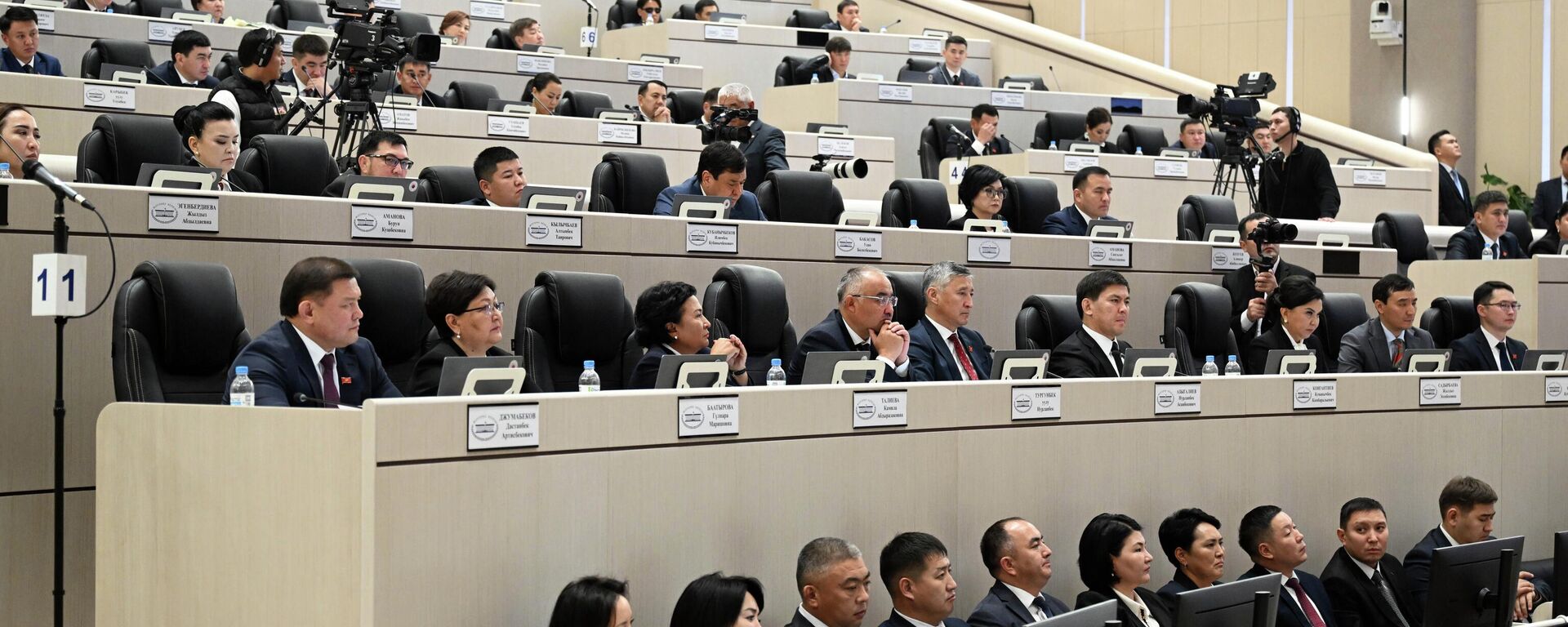 Жогорку Кеңештин жыйыны. Архив - Sputnik Кыргызстан, 1920, 24.12.2025