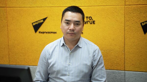 Агартуу министрлигинин тарбиялоо жана мектептен тышкаркы билим берүү бөлүмүнүн жетектөөчү адиси Алтынбек Эркимбеков - Sputnik Кыргызстан