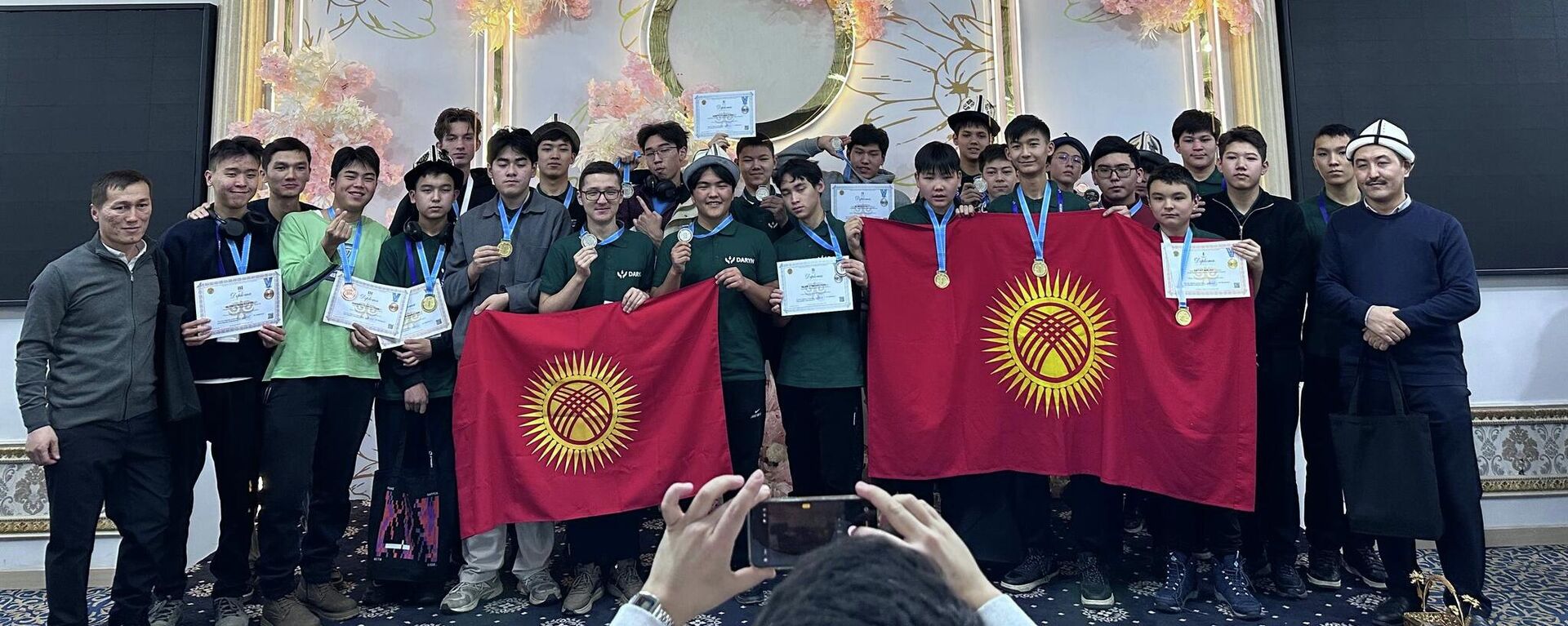 Кыргызстандык окуучулар Евразиялык олимпиадада 21 медаль жеңип келишти - Sputnik Кыргызстан, 1920, 18.12.2025