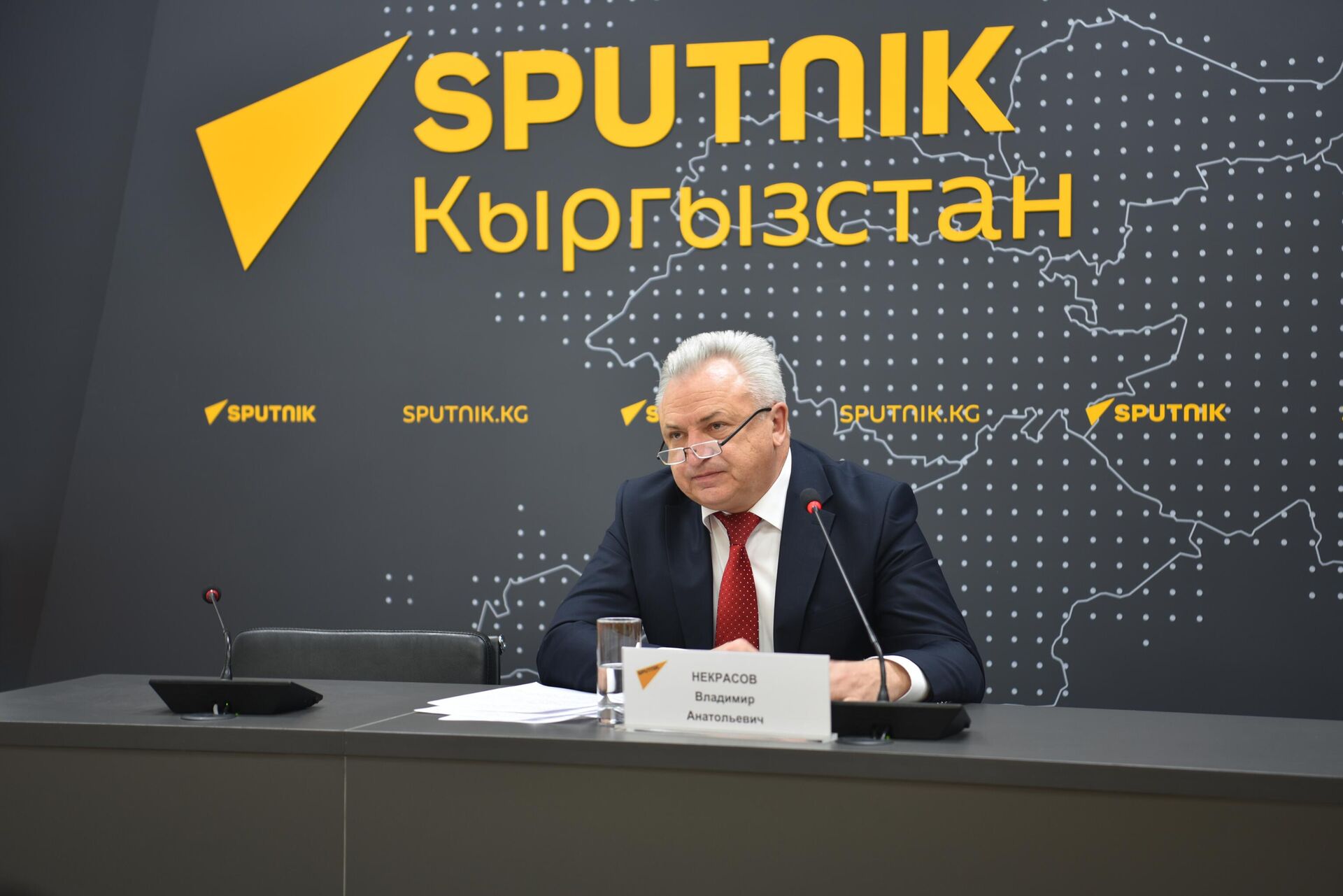 Руководитель представительства Российского экспортного центра Владимир Некрасов  - Sputnik Кыргызстан, 1920, 18.12.2025