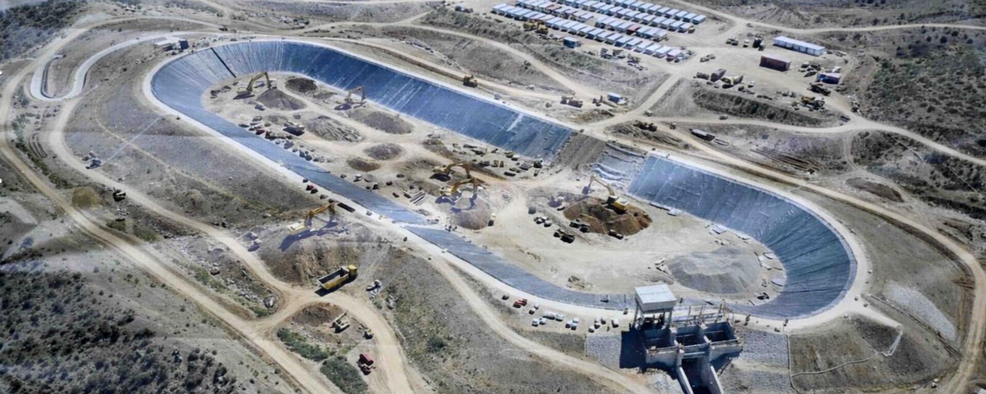 Церемонии закладки капсулы под строительство водохранилища на реке Ак-Суу  - Sputnik Кыргызстан, 1920, 18.12.2025