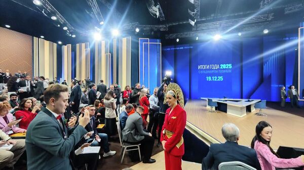 Большая пресс-конференция Владимира Путина, совмещенная с прямой линией - Sputnik Кыргызстан