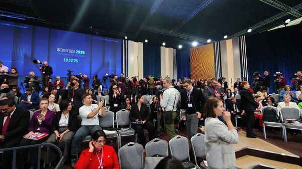 Большая пресс-конференция Владимира Путина, совмещенная с прямой линией - Sputnik Кыргызстан