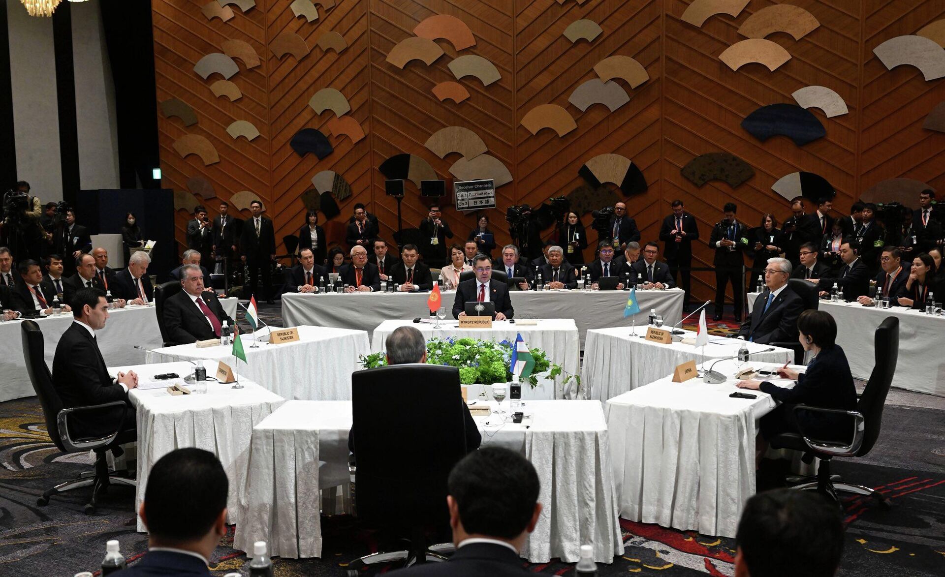 Первый саммит Диалога Центральная Азия – Япония в Токио - Sputnik Кыргызстан, 1920, 20.12.2025