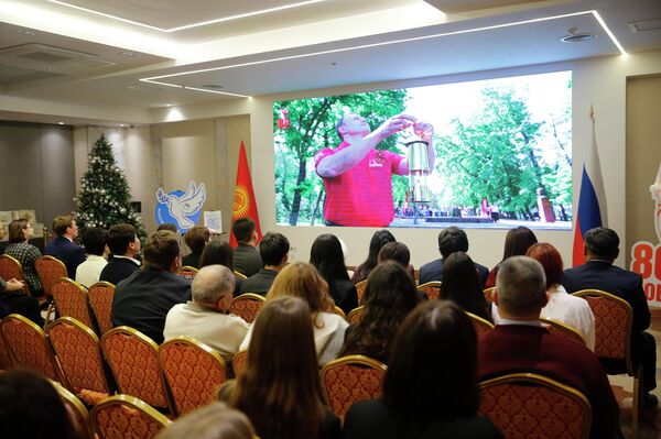 Движение &quot;Волонтеры Победы&quot; объединило сотни людей из всех уголков страны. - Sputnik Кыргызстан