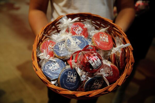 Руководитель Россотрудничества Евгений Примаков выразил искреннюю поддержку волонтерам и активистам, принявшим участие в праздновании 80-летия Победы. - Sputnik Кыргызстан