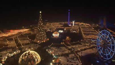 В парке "Евразия" в Бишкеке открыли зимний сезон и зажгли новогоднюю ёлку