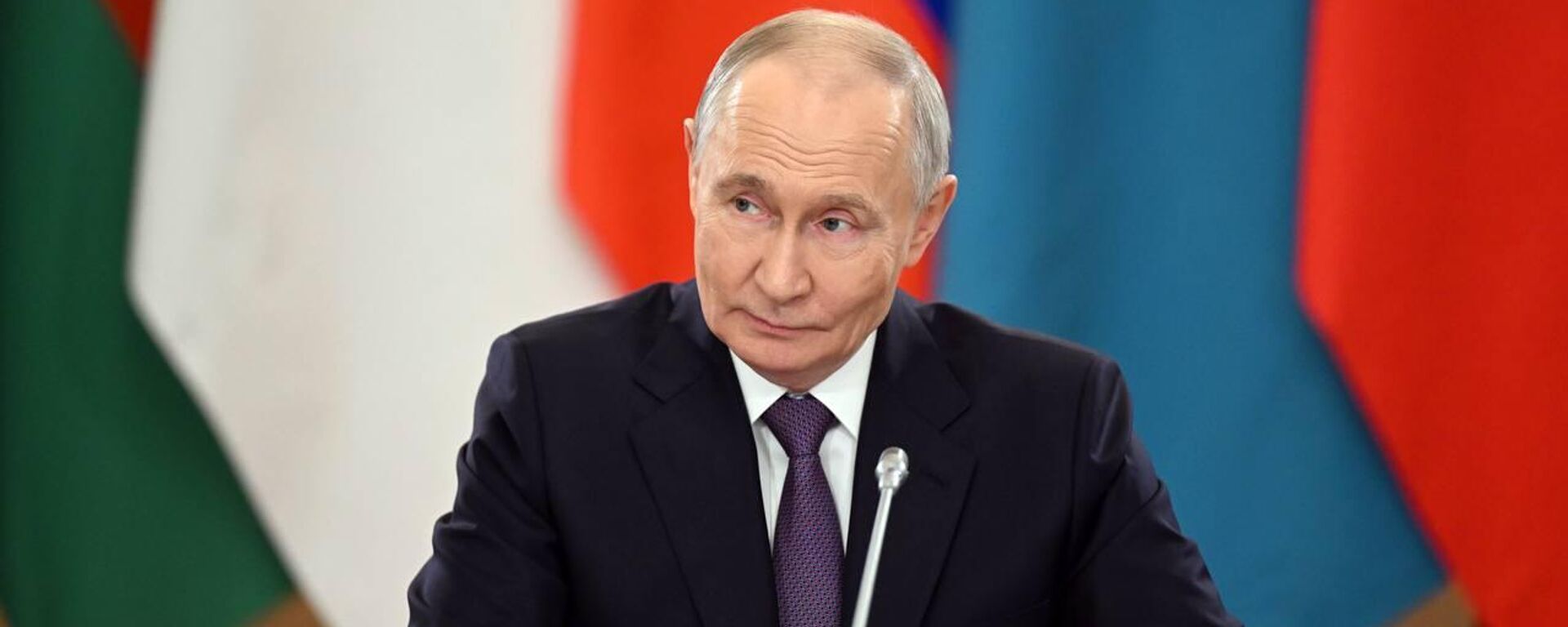Президент России Владимир Путин на саммите ЕАЭС в Санкт-Петербурге - Sputnik Кыргызстан, 1920, 22.12.2025