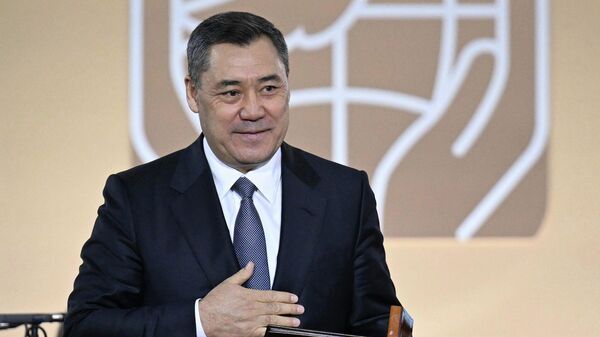 Садыр Жапаровго Лев Толстой атындагы эл аралык тынчтык сыйлыгы тапшырылды - Sputnik Кыргызстан