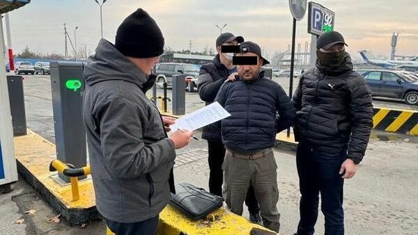 Задержание подозреваемых в вымогательстве $180 тыс - Sputnik Кыргызстан