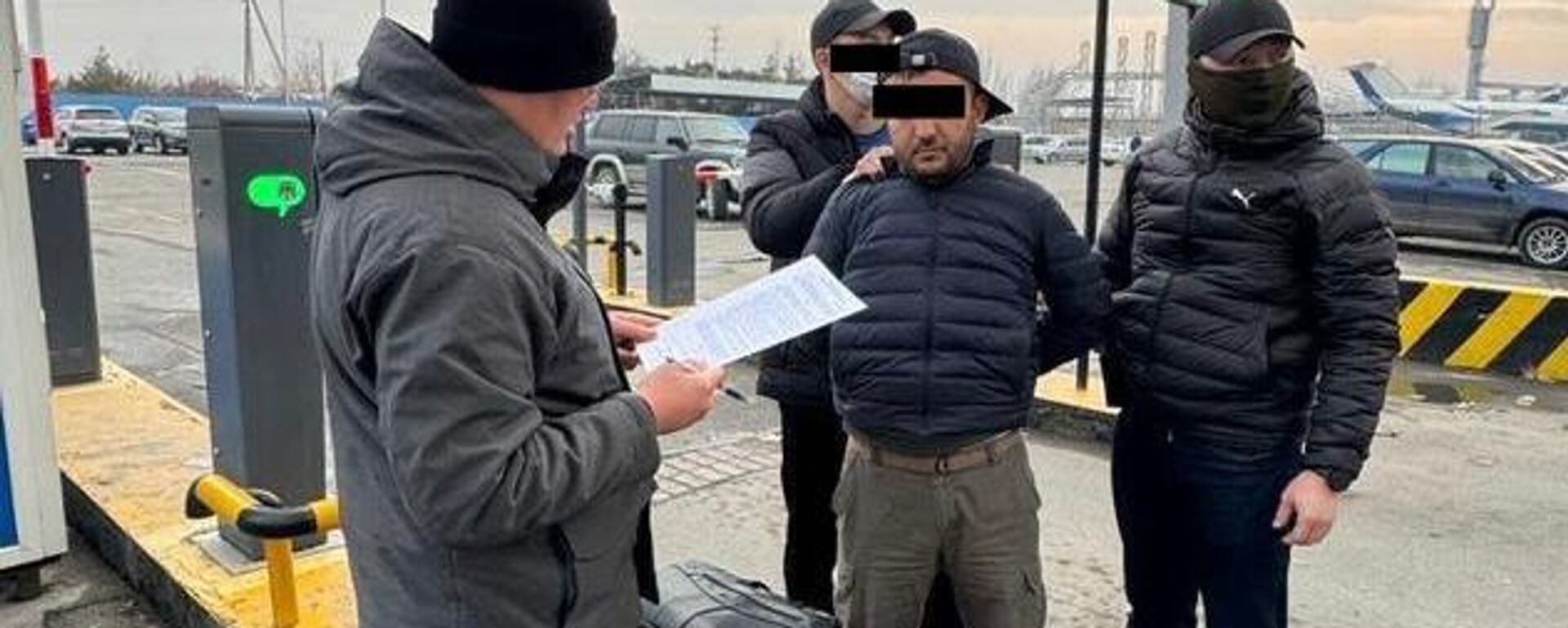Задержание подозреваемых в вымогательстве $180 тыс - Sputnik Кыргызстан, 1920, 22.12.2025