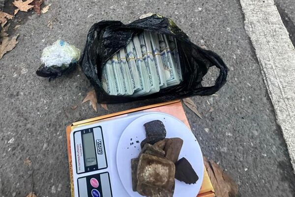 ГКНБ задержал кыргызстанца при получении 90 тысяч долларов - Sputnik Кыргызстан