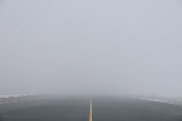 Адатта туман республиканын түштүгүндөгү аэропорттордо көп кездешип келген болсо, эми Бишкекте улам-улам кайталанып жатат - Sputnik Кыргызстан